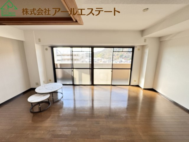 ライオンズマンション姫路東今宿　JR姫新線「播磨高岡駅」徒歩14分の居間・リビング