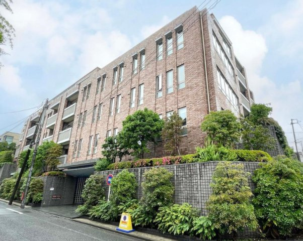 ヴァリウス代沢の外観