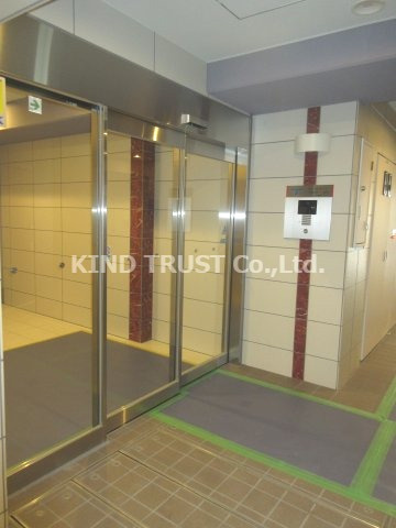 セレニテ梅田ルフレのロビー|落ち着いたロビーです