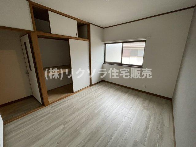 池之宮1丁目　中古一戸建ての寝室|洋室6.0帖
■物件内覧・資金計画相談・住宅ローン相談、リフォーム相談、お問合せ受付中■
※当日・翌日のご内覧、ご相談はお電話でのお問合せがスムーズです！