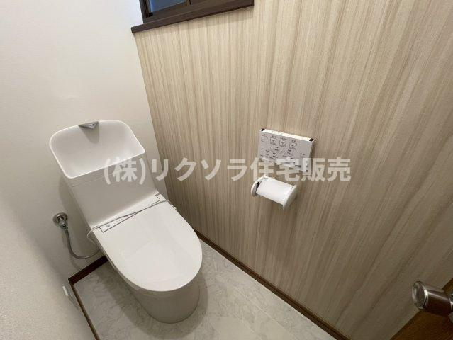 池之宮1丁目　中古一戸建てのトイレ|温水洗浄便座付き
■物件内覧・資金計画相談・住宅ローン相談、リフォーム相談、お問合せ受付中■
※当日・翌日のご内覧、ご相談はお電話でのお問合せがスムーズです！