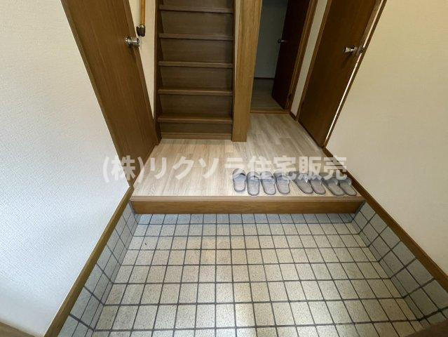 池之宮1丁目　中古一戸建ての内装|玄関内部
■物件内覧・資金計画相談・住宅ローン相談、リフォーム相談、お問合せ受付中■
※当日・翌日のご内覧、ご相談はお電話でのお問合せがスムーズです！