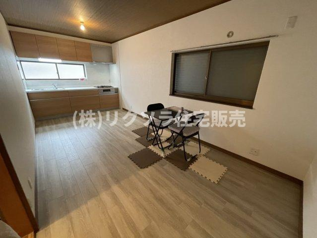 池之宮1丁目　中古一戸建ての居間・リビング|LDK10.5帖
■物件内覧・資金計画相談・住宅ローン相談、リフォーム相談、お問合せ受付中■
※当日・翌日のご内覧、ご相談はお電話でのお問合せがスムーズです！