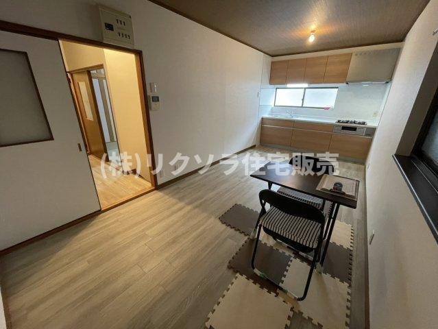 池之宮1丁目　中古一戸建ての居間・リビング|LDK10.5帖
■物件内覧・資金計画相談・住宅ローン相談、リフォーム相談、お問合せ受付中■
※当日・翌日のご内覧、ご相談はお電話でのお問合せがスムーズです！