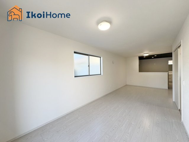 明石市太寺天王町　全3棟　1号棟　新築戸建の居間・リビング|【ホームページに現地動画掲載中】●年中無休：当日予約可●広い開放感があり大型家具の設置可能