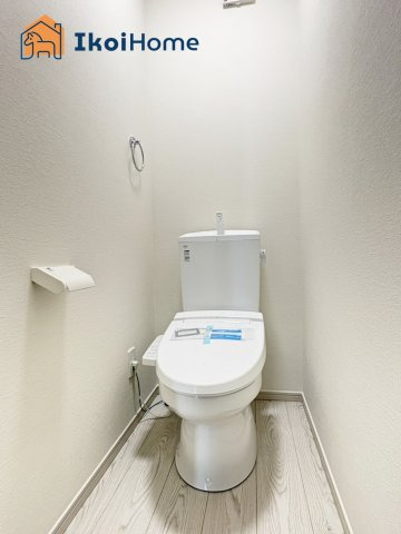 明石市太寺天王町　全3棟　1号棟　新築戸建のトイレ|【ホームページに現地動画掲載中】●年中無休：当日予約可●1階・2階ウォッシュレット付のお手洗いです