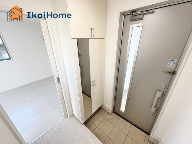 明石市太寺天王町　全3棟　1号棟　新築戸建の玄関|◆同社施工例◆年中無休：当日予約可●玄関には靴をたくさん収納できるシューズボックスが完備