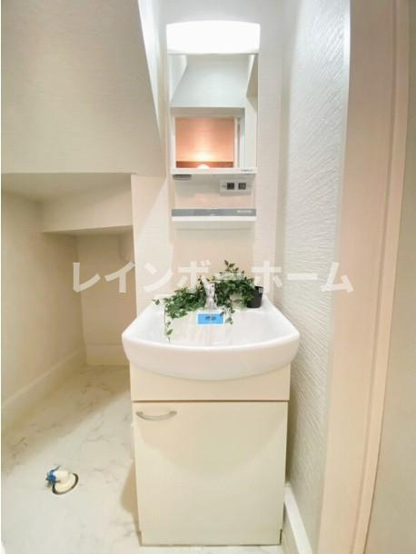 カーサ・コスタ北小岩の独立洗面台|※小物、家具はイメージとなります。