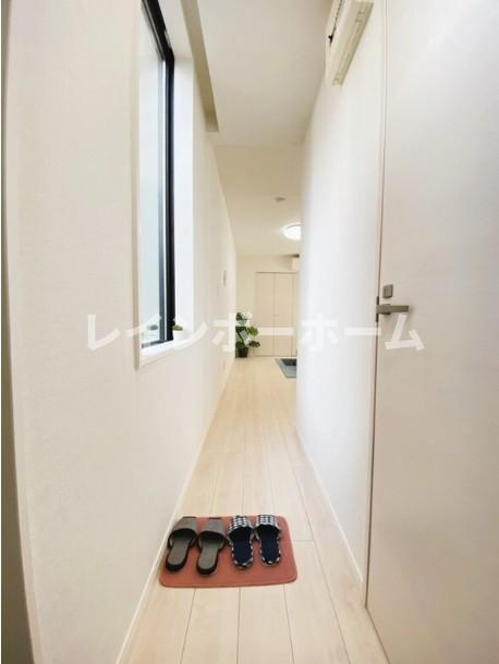 カーサ・コスタ北小岩の玄関|※小物、家具はイメージとなります。