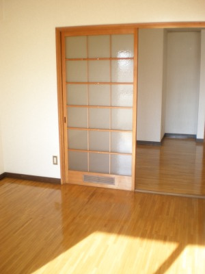 レジデンスYMMの洋室