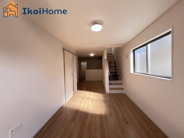 明石市太寺天王町　全3棟　2号棟　新築戸建の居間・リビング|【ホームページに現地動画掲載中】●年中無休：当日予約可●フロア－コーティングなどローンに組込む事も可