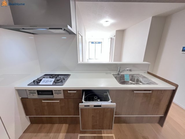 明石市太寺天王町　全3棟　2号棟　新築戸建のキッチン|【ホームページに現地動画掲載中】●年中無休：当日予約可●便利な食洗器付きのキッチンになります。