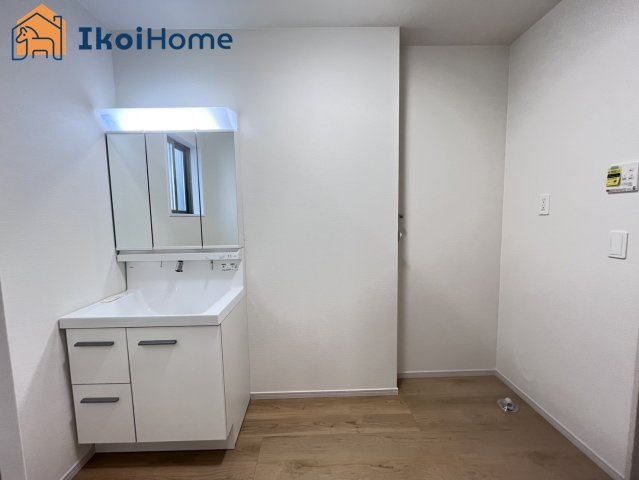 明石市太寺天王町　全3棟　2号棟　新築戸建の洗面所|【ホームページに現地動画掲載中】●年中無休：当日予約可●収納が少ないので追加工事も承ります