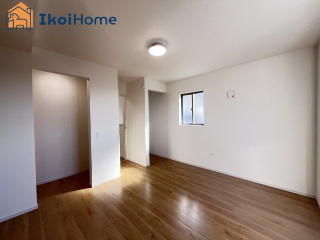 明石市太寺天王町　全3棟　2号棟　新築戸建の子供部屋|【ホームページに現地動画掲載中】●年中無休：当日予約可●カーテン・カーテンレールが付いていません。