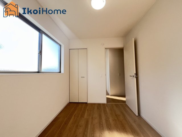 明石市太寺天王町　全3棟　2号棟　新築戸建の寝室|【ホームページに現地動画掲載中】●年中無休：当日予約可●「遮熱Ｌｏｗ−ｅ複層硝子入り窓」完備