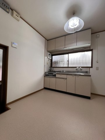 丸山邸貸家のキッチン|使いやすいリビングです