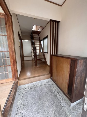 丸山邸貸家の玄関