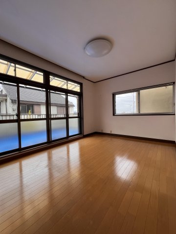 丸山邸貸家の居間・リビング|使いやすいリビングです