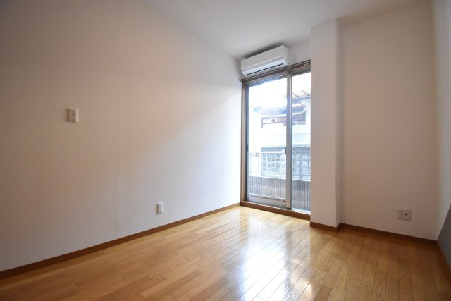 ラーレンティアの寝室