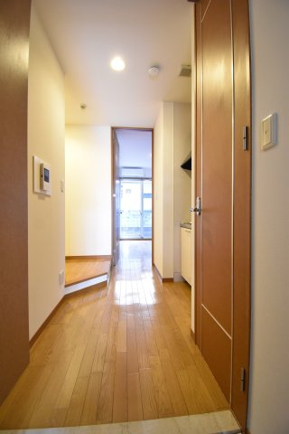 ラーレンティアの玄関