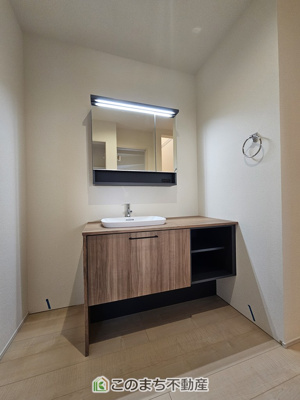 【洗面所】 | LiveleGarden.S第2下野緑　1号棟 | 独立洗面台で朝の身支度♪お掃除も簡単清潔です！