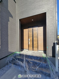 【玄関】 | LiveleGarden.S第2下野緑　1号棟 | スタイリッシュな玄関スペース