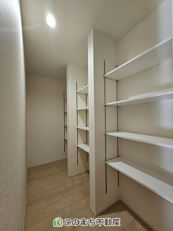 【収納】 | LiveleGarden.S第2下野緑　1号棟 | キッチン裏にはパントリー収納スペースがございます♪