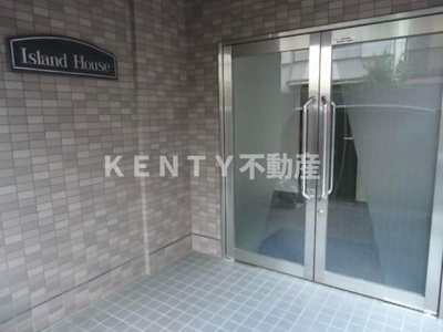 【エントランス】 | アイランドハウス | 清潔なエントランスです