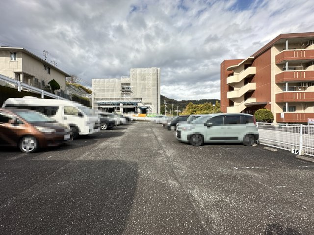カレッジヒルズの駐車場