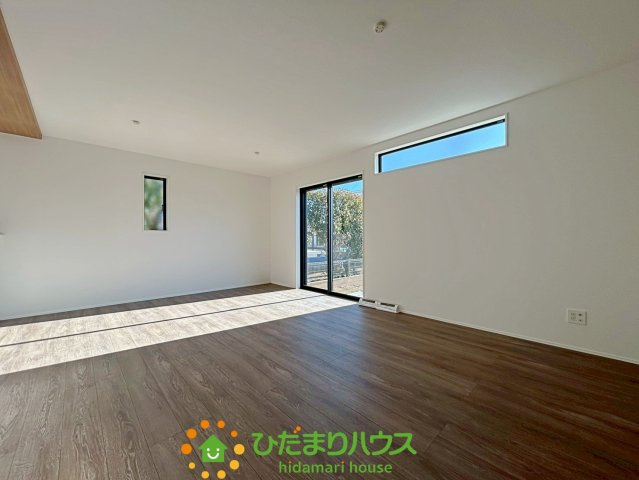 羽生市加羽ヶ崎　新築一戸建て　02　グラファーレの居間・リビング|明るい光が差し込むLDK！！