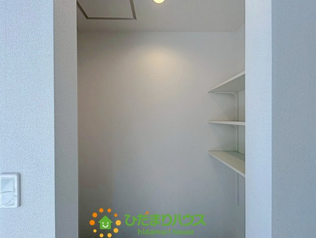 羽生市加羽ヶ崎　新築一戸建て　02　グラファーレの収納|パントリーあります！