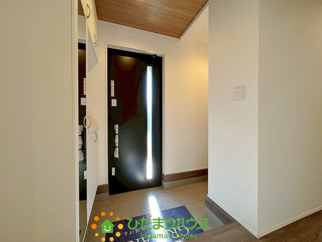 羽生市加羽ヶ崎　新築一戸建て　02　グラファーレの玄関|土間収納のある、開けた玄関です！