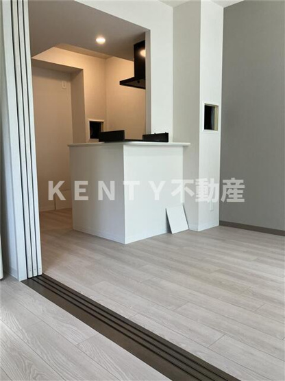 【居間・リビング】 | ＥＳ－Ｇｒａｎｄｅ大森 | こちらの居間で趣味の時間をお楽しみください