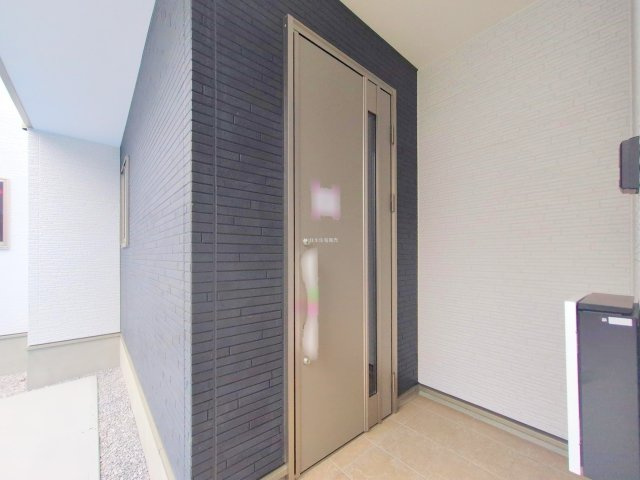 入間郡三芳町大字藤久保の新築一戸建の玄関