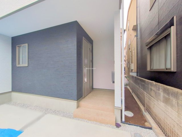 入間郡三芳町大字藤久保の新築一戸建の玄関