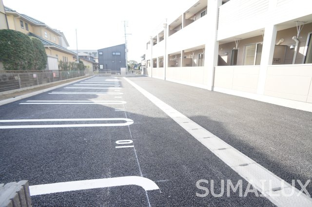 熊本市南区出仲間８丁目のアパートの駐車場