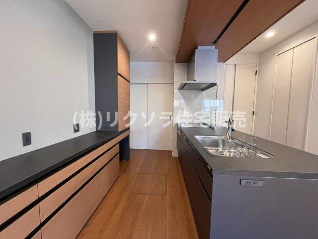 長尾元町5丁目　中古一戸建てのキッチン|LDK18.5帖
■物件内覧・資金計画相談・住宅ローン相談、リフォーム相談、お問合せ受付中■
※当日・翌日のご内覧、ご相談はお電話でのお問合せがスムーズです！