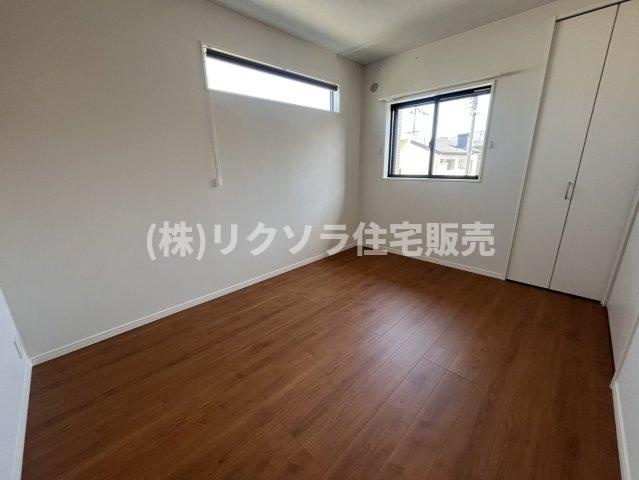 長尾元町5丁目　中古一戸建ての子供部屋|洋室5.2帖
■物件内覧・資金計画相談・住宅ローン相談、リフォーム相談、お問合せ受付中■
※当日・翌日のご内覧、ご相談はお電話でのお問合せがスムーズです！