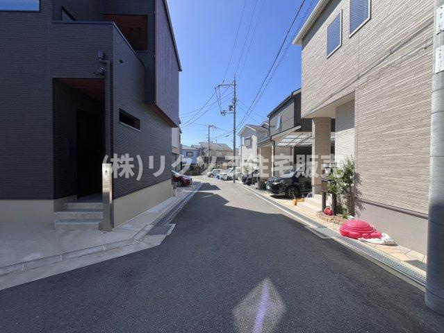 長尾元町5丁目　中古一戸建ての前面道路含む現地写真|角地　北西　約4.7ｍ　北東　約4.7ｍ
■物件内覧・資金計画相談・住宅ローン相談、リフォーム相談、お問合せ受付中■
※当日・翌日のご内覧、ご相談はお電話でのお問合せがスムーズです！