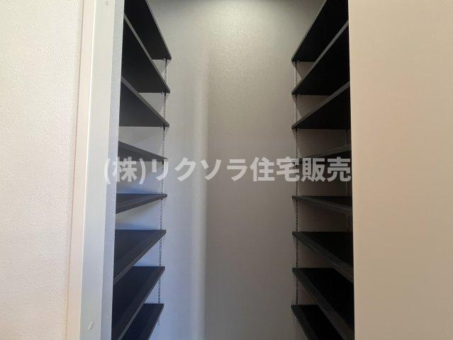 長尾元町5丁目　中古一戸建ての収納|大型シューズインクローゼット
■物件内覧・資金計画相談・住宅ローン相談、リフォーム相談、お問合せ受付中■
※当日・翌日のご内覧、ご相談はお電話でのお問合せがスムーズです！