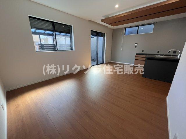 長尾元町5丁目　中古一戸建ての居間・リビング|LDK18.5帖
■物件内覧・資金計画相談・住宅ローン相談、リフォーム相談、お問合せ受付中■
※当日・翌日のご内覧、ご相談はお電話でのお問合せがスムーズです！
