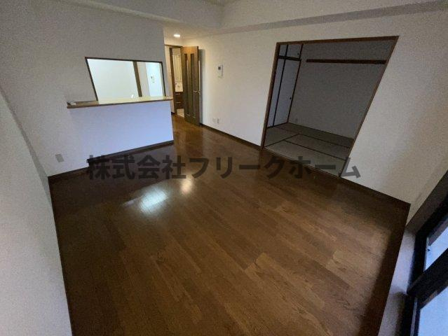 三鷹市下連雀７丁目の賃貸マンションの居間・リビング