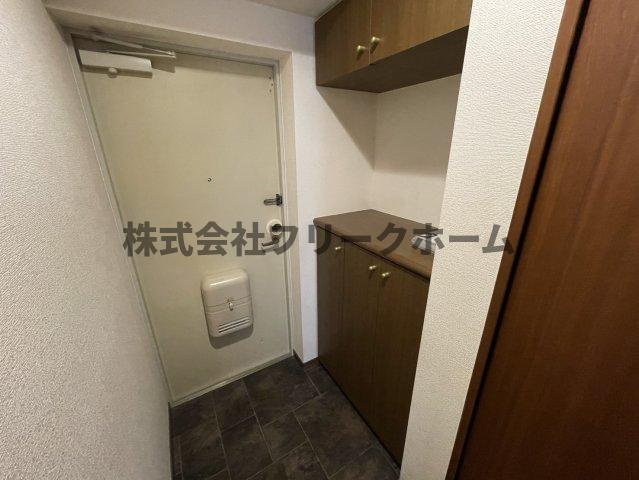 三鷹市下連雀７丁目の賃貸マンションの玄関