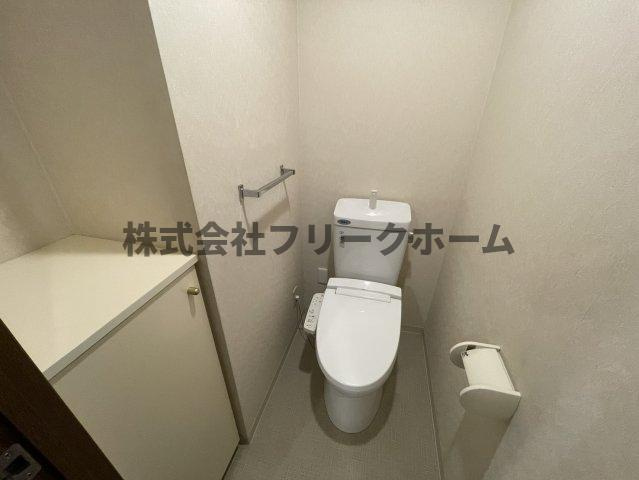 三鷹市下連雀７丁目の賃貸マンションのトイレ