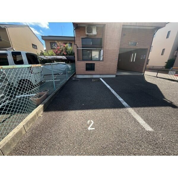 メゾン ド トリアノン　名古屋市賃貸　仲介手数料無料の駐車場