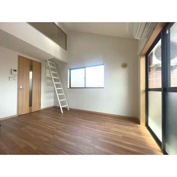 メゾン ド トリアノン　名古屋市賃貸　仲介手数料無料の居間・リビング