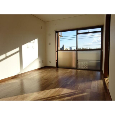 【居間・リビング】 | サンライズ中瀬 | 明るい洋室！