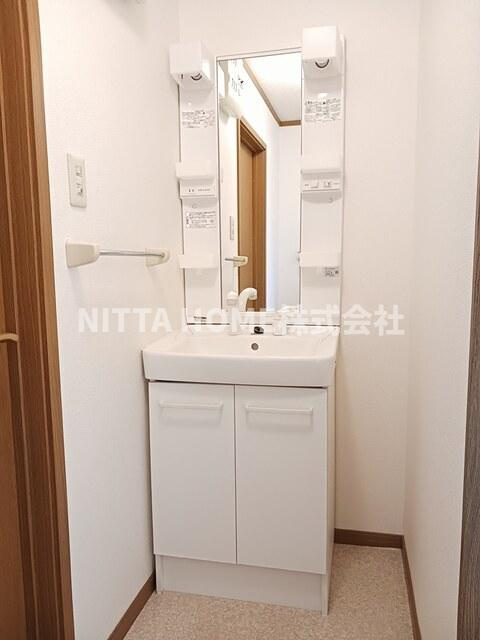 フロレスタⅡの洗面所|独立洗面台はシャワー付きで快適です☆