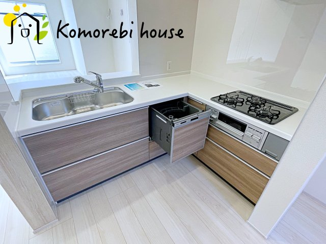 さいたま市北区宮原町4丁目　新築一戸建て　ブルーミングガーデン　01のキッチン|コンパクトなキッチンで掃除もラクラク