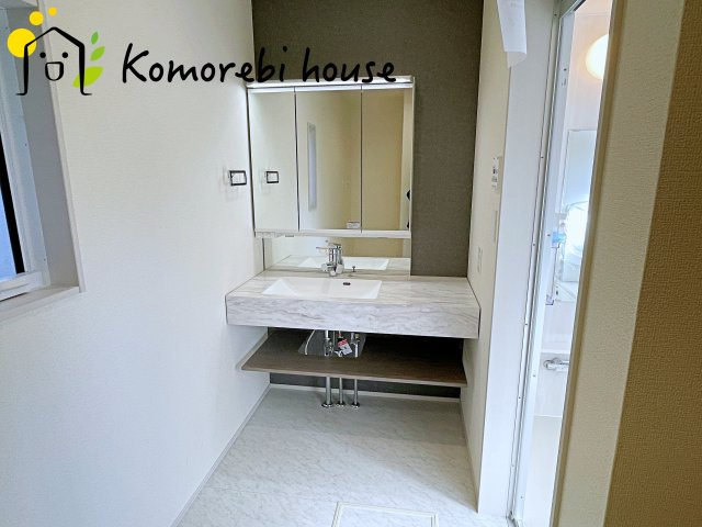 さいたま市北区宮原町4丁目　新築一戸建て　ブルーミングガーデン　01の独立洗面台|使いやすい独立洗面台です